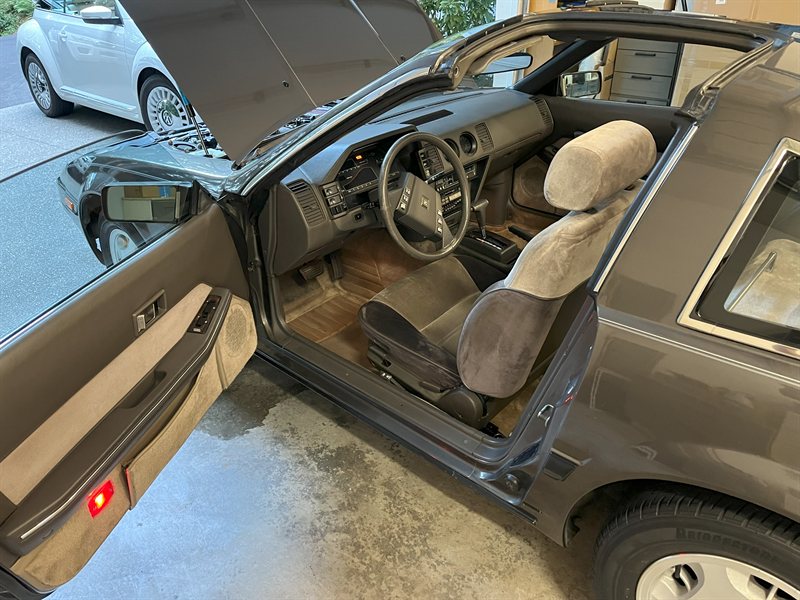 1985 Nissan 300ZX Driver Door Open